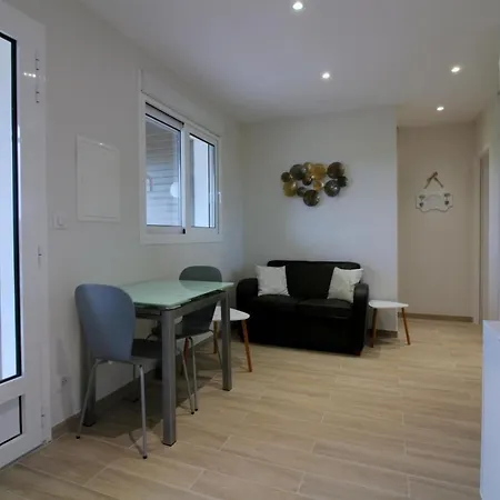 Les Raisins Du Bonheur Bed & Breakfast Puisseguin