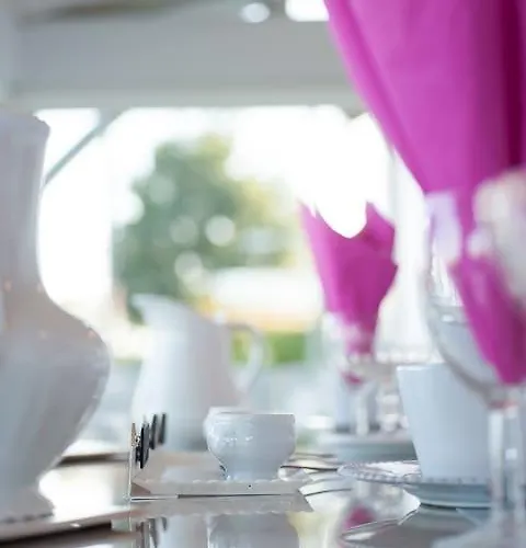 Les Raisins Du Bonheur Puisseguin