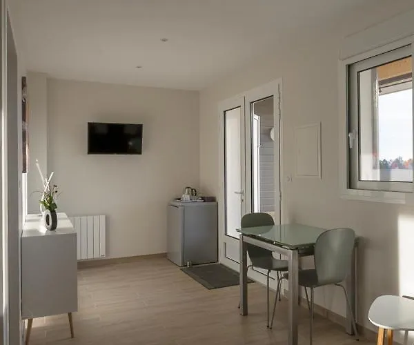 Les Raisins Du Bonheur Bed and Breakfast 3*